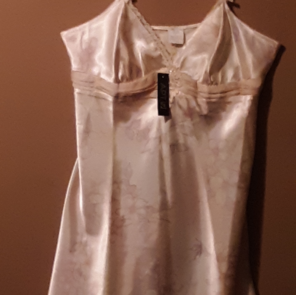 Lingerie - Picture 2 of 5